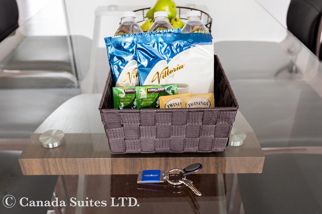 Canada Suites - 832 Bay St. Торонто Екстериор снимка