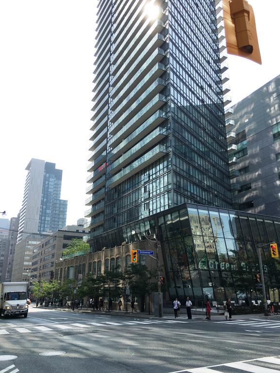 Canada Suites - 832 Bay St. Торонто Екстериор снимка